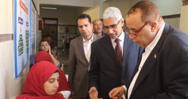 رئيس جامعة جنوب الوادى يتفقد امتحانات المعهد الفنى الصحى والهندسة والطب