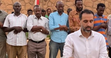 السفير البريطانى فى الخرطوم إماما للمصلين بعد مأدبة إفطار بمنزله