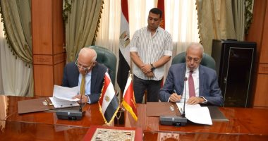 صور.. توقيع عقد تمليك مصنع حديد تسليح ببورسعيد باستثمارات 700 مليون جنيه