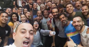 شاهد .. سيلفي دياب مع مصطفي شعبان وفريق عمله في آخر يوم تصوير