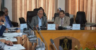 صور.. محافظ بورسعيد يشيد بدور الجامعة فى تحقيق المشروعات التنموية