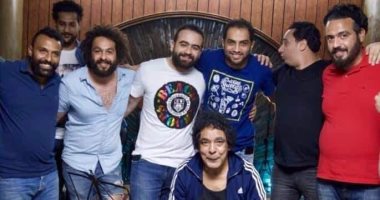 صور.. محمد منير بعد تقديمه "أنت البطل": سعيد بردود الفعل والتجربة رائعة