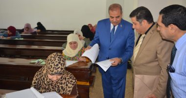 رئيس جامعة الأزهر يتفقد لجان امتحانات كليات البنات بمدينة نصر (صور)