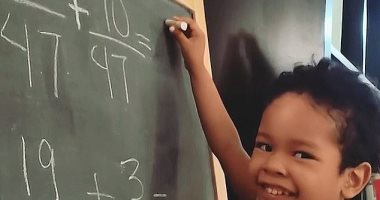بيحل مسائل الجبر ومدخلش مدرسة.. اعرف حكاية الطفل الأمريكى العبقرى 