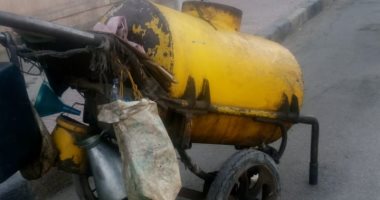 عربة تبيع الوقود بالطريقة البدائية فى شوارع المهندسين