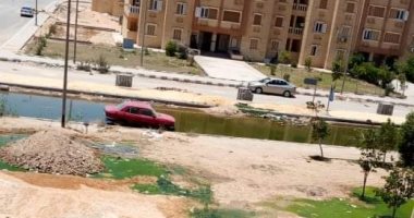 انتشار مياه المجارى أمام عبارات صبحى حسين بالعبور