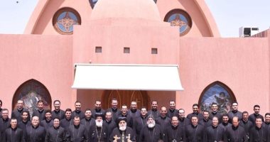 البابا تواضروس يلتقى طلبة الكلية الإكليريكية بدير الأنبا بيشوى بوادى النطرون
