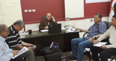 طلاب الصف الأول الثانوى بأسوان يؤدون امتحان مادة الفيزياء الكترونيا بنسبة 100%