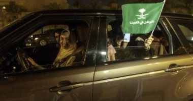 المرأة السعودية تقود فى كل مدن المملكة.. الإعلان عن إنشاء 8 مدارس قيادة جديدة بثمانى مدن بينها مكة لتعليمهن.. وولى العهد السعودى يولى اهتمام كبيرا بإشراك المرأة فى مجتمع الأعمال السعودى وتفعيل دورها