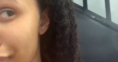 شاهد بالصور.. كاردى بى بدون مكياج أو تصفيف شعر "صادمة"