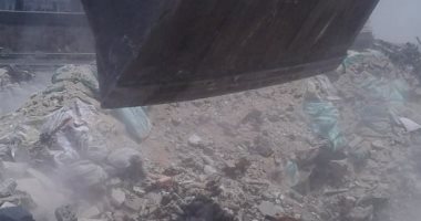 استجابة لـ"اليوم السابع".. حملة لرفع القمامة بجوار محطة قطار غزل المحلة