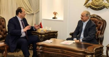 حفتر يؤكد قوة العلاقة بين مصر وليبيا ويطلع رئيس المخابرات العامة على تطورات الأوضاع 