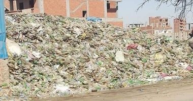 اضبط مخالفة.. أهالى حى مبارك بالزقازيق يطالبون برفع أكوام القمامة.. صور