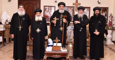 البابا تواضروس يستقبل الأنبا مكاريوس ويبحثان مستقبل إيبراشية المنيا