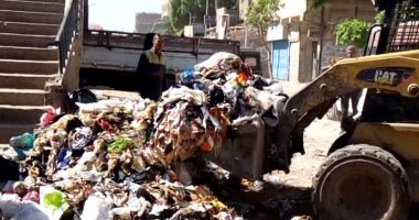 استجابة لـ "صحافة المواطن" رفع أكوام القمامة من  أسفل  كوبرى زنين بالجيزة.