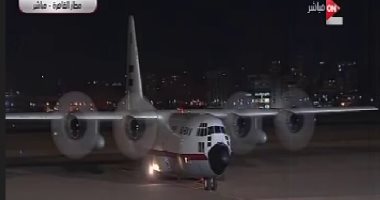 شاهد.. لحظة وصول الطائرة الخاصة بنقل الإرهابى هشام عشماوى