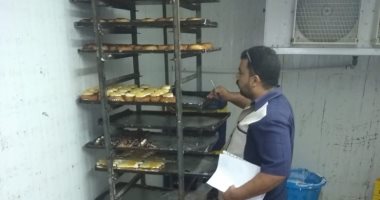إعدام حلويات فاسدة فى مصنع بدون تراخيص والتحفظ على 4 طن عسل بالشرقية (صور)