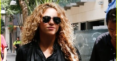 صور.. شاهد شاكيرا وشقيقها فى نزهة ببرشلونة 