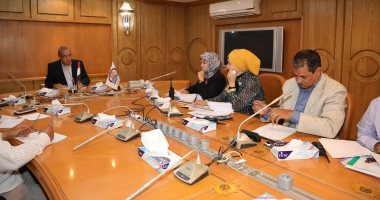 محافظ قنا يعقد اجتماعا لمتابعة موقف طلاء واجهات المنازل واسترداد أراضى الدولة