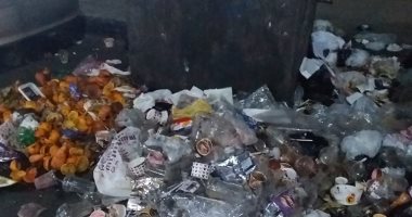 صور.. شكوى من تراكم القمامة فى شارع شبرا