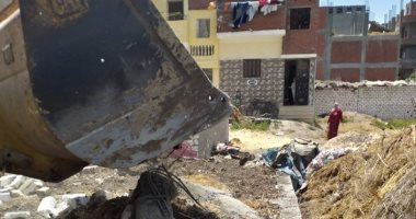 إزالة تعديات على أراضٍ زراعية بقرية شباس الملح بكفر الشيخ