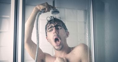هتوفر فى الكهرباء وتنقص وزنك.. 6 فوائد للاستحمام بالماء البارد