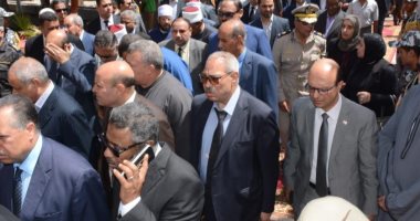صور.. قيادات جامعة أسيوط يشاركون فى صلاة الجنازة على جثمان مدير أمن أسيوط