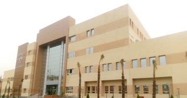 مدير مستشفى العديسات للعزل يتلقى أول لقاح كورونا فى الأقصر