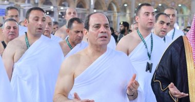صور.. الرئيس السيسى يؤدى مناسك العمرة