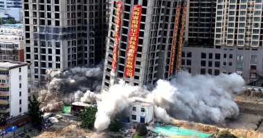 وقعوا فى 15 ثانية.. تفجير برجين مخالفين فى الصين بـ 1.1 طن متفجرات.. فيديو 