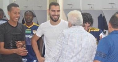 شاهد ..مرتضى منصور فى غرفة ملابس لاعبى الإنتاج الحربى 