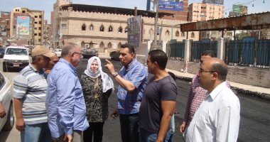 صور.. عقب إعلان المحافظ استيائه.. رصف طرق مدينة كفر الشيخ