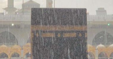 فيديو.. هطول الأمطار على المسجد الحرام فى مكة المكرمة وسط دعاء الطائفين