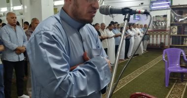إمام صلاة التراويح بأكبر مساجد بنى سويف: تلاوتى بالقراءات العشر تجذب المصلين