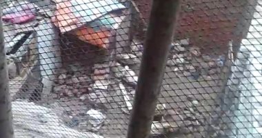 "الشارع لمين"..مواطن يسد شارع عمومى أمام سنترال تلا بالمنوفية لتربية الطيور 