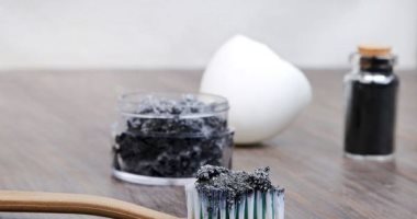 بطعم الروج والآيس كريم والفحم.. أغرب نكهات معجون الأسنان حول العالم