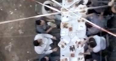 متجمعين على الخير..  أهالى شارع الشيخ عبيد بعين شمس ينظمون إفطار جماعى