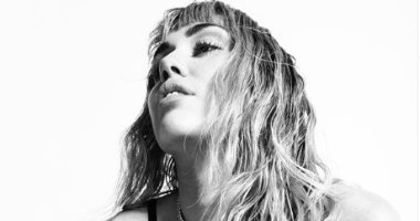 فيديو.. مايلي سايروس تطلق ألبومها الغنائى الجديد " She Is Coming "