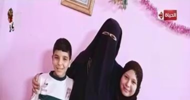 شاهد.. جورج قرداحى يدخل البهجة والفرحة على أرملة فازت بجائزة "اسم من مصر"