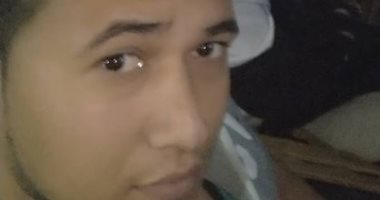 "الكورة فى دمنا".. وليد يتابع مبارة ليفربول من أحد المقاهى بالشرقية