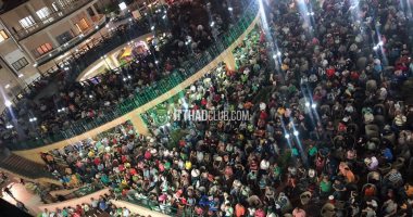 جماهير الاتحاد تشاهد لقاء ليفربول وتوتنهام بمقر النادى بالشاطبى