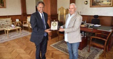 محافظ مطروح يبحث التعاون المشترك مع ممثل برنامج الغذاء العالمى بمصر