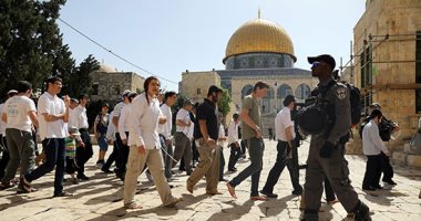 صور.. قوات الإحتلال تقتحم الأقصى وتعتدى على المعتكفين بذكرى احتلال القدس