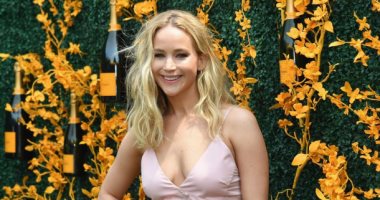 جنيفر لورانس تستعرض خاتم خطبتها فى Veuve Clicquot Polo Classic بنيوجيرسى