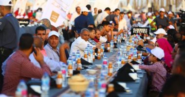 موائد المحبة الوطنية.. الكنيسة القبطية الأرثوذكسية تشارك المسلمين روحانيات رمضان منذ عقود.. تقليد سنوى منذ 1986 بدأ من الكاتدرائية المرقسية فى عهد البابا شنودة.. وزينة رمضان على أسوار الكنائس