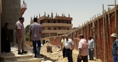 صور وكيل زراعة الوادى الجديد يتفقد إنشاء مركز الارشاد الزراعى بالمديرية