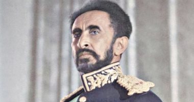 هيلا سلاسى أول رئيس لمنظمة الوحدة الأفريقية وآخر إمبراطور إثيوبى.. ساعد إثيوبيا فى المحافظة على استقلالها من الاستعمار وسيطرة الغرب .. اهتم بإصلاح التعليم وتحسين للوسائل الصحية وإلغاء العبودية