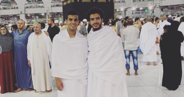 عمر جابر ومحمد خليفة يؤديان مناسك العمرة.. صور