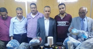 صور.. جمارك سفاجا تحبط محاولات تهريب أجهزة لاسلكى وطائرة تنصت