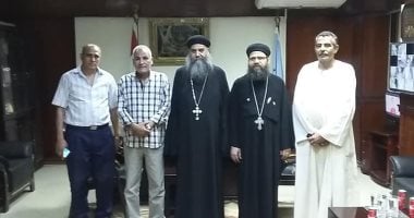 رئيس مدينة إسنا بالأقصر يستقبل وفد من الأقباط للتهنئة بعيد الفطر المبارك